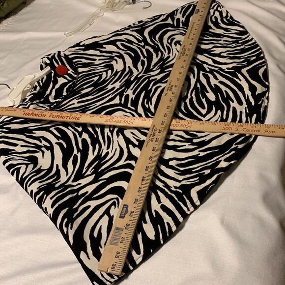 Caught ya lookin’ Large zebra print textured poncho - Picture 6 of 7